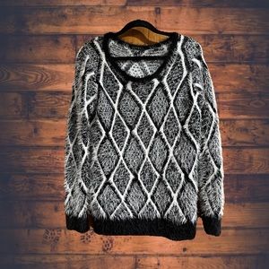🖤 BOGO 🖤 Black & White Tunic Sweater. Size Large.